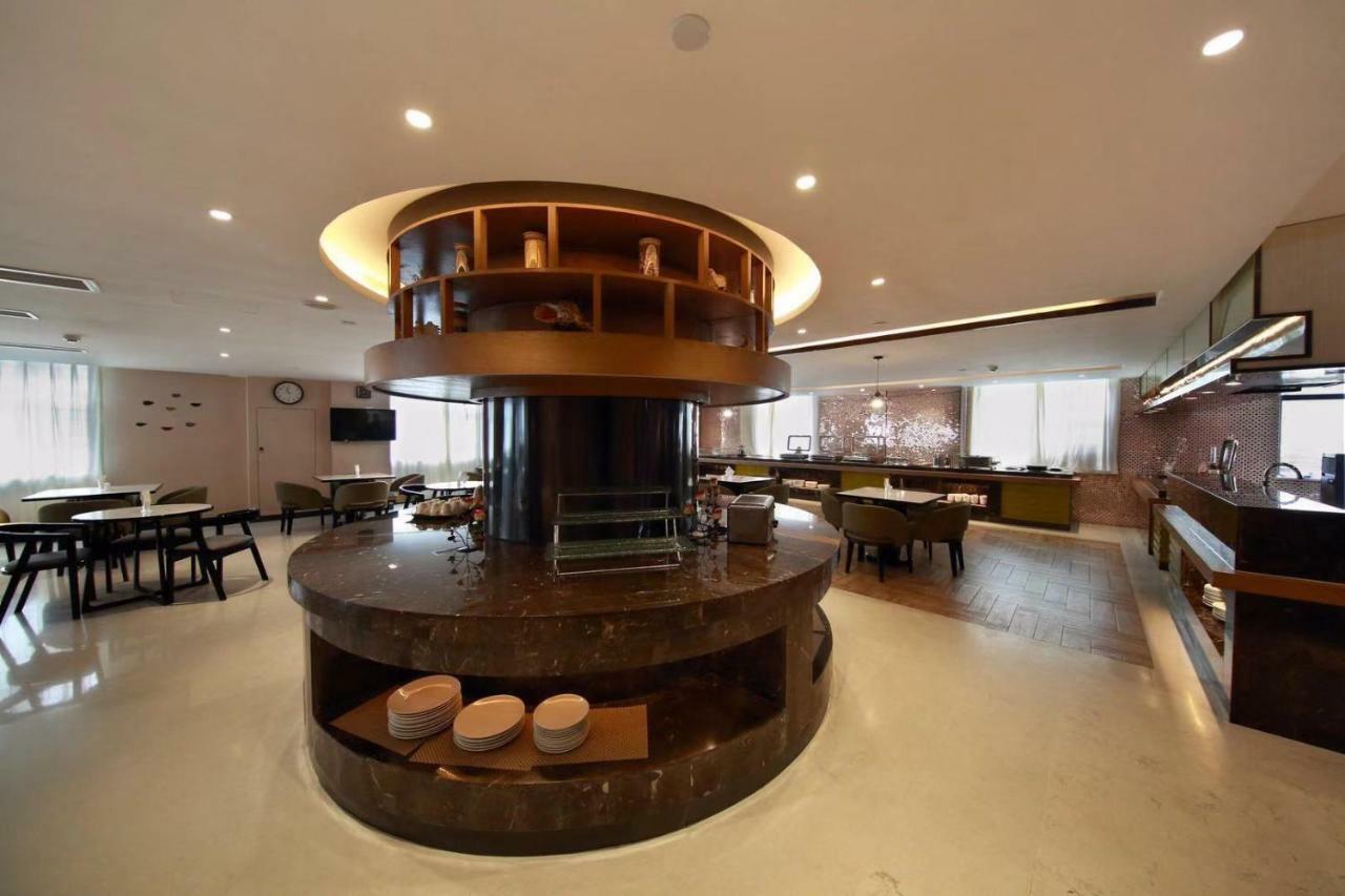 锦江都城酒店海南省政府日月广场免税店 Hải Khẩu Ngoại thất bức ảnh